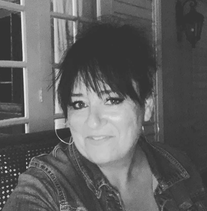 agent-Debbie Lindstrand